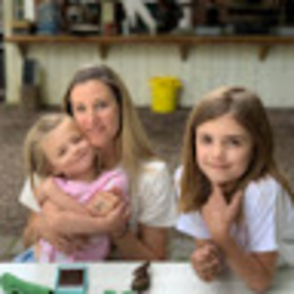 Profile Picture of Jill Emmich (@jillemmich) on Poshmark