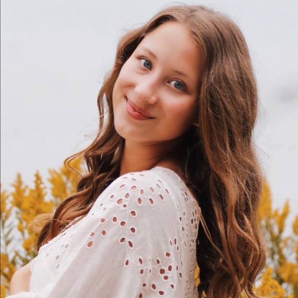 Profile Picture of Claire Jacobson (@clairej2021) on Poshmark