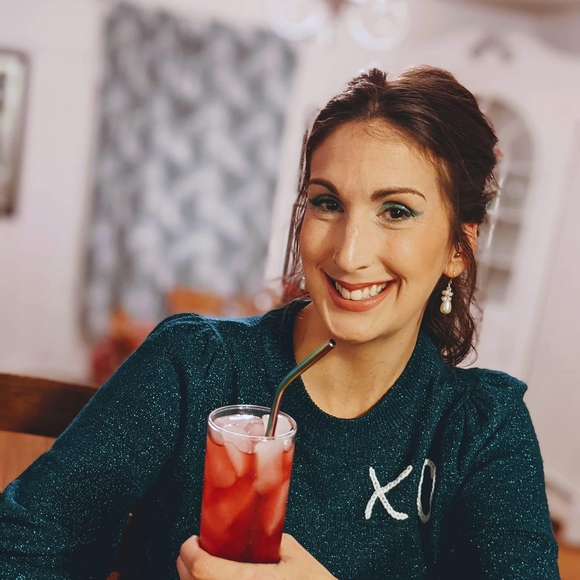 Profile Picture of Amanda Obrien (@amandaobrien33) on Poshmark