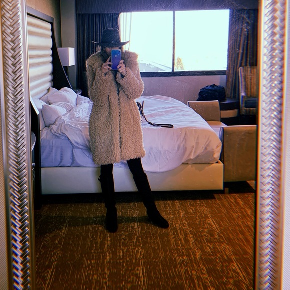 Profile Picture of Audra Newton (@audra406) on Poshmark