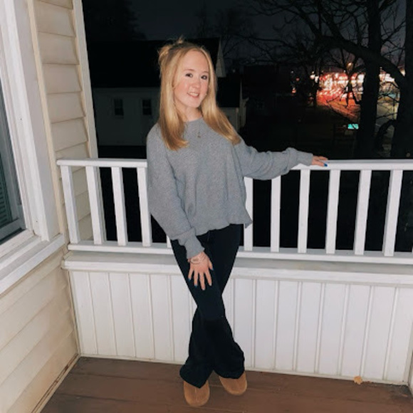 Profile Picture of Peyton Schworm (@schwormpeyton) on Poshmark