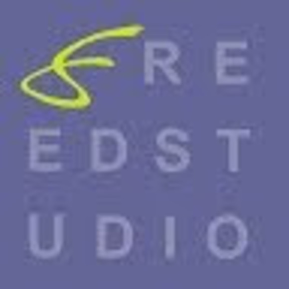 Profile Picture of Laura Freed (@lef125) on Poshmark