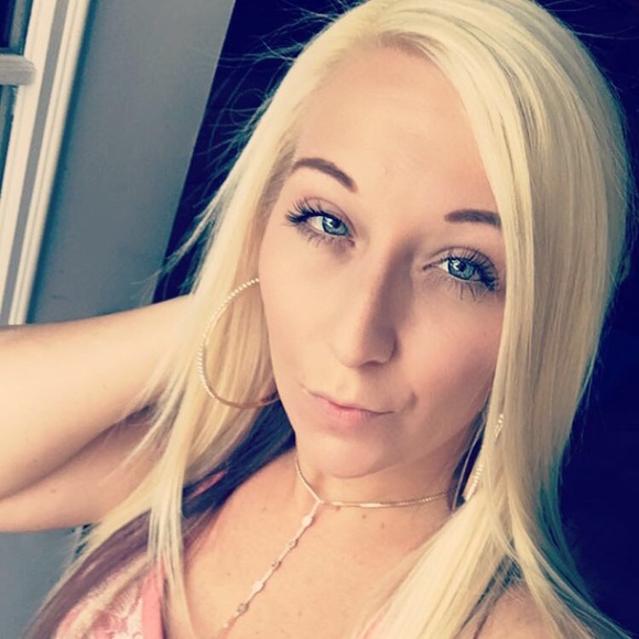 Profile Picture of Erica Thibeault (@ericavcc8) on Poshmark