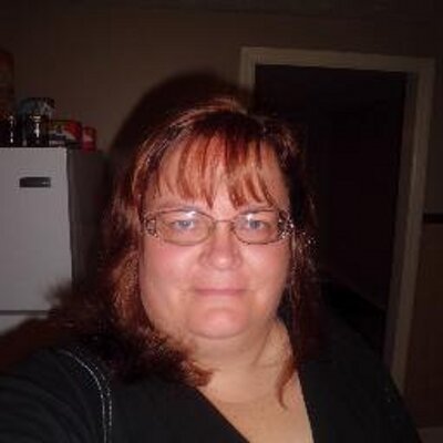 Profile Picture of laurie neill (@llieneirual) on Twitter