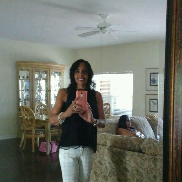 Profile Picture of Wendy Ganges (@wganges) on Poshmark