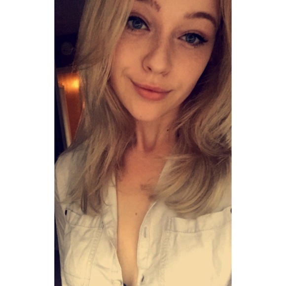 Profile Picture of Cecilia Heater (@ceceroseheater) on Poshmark