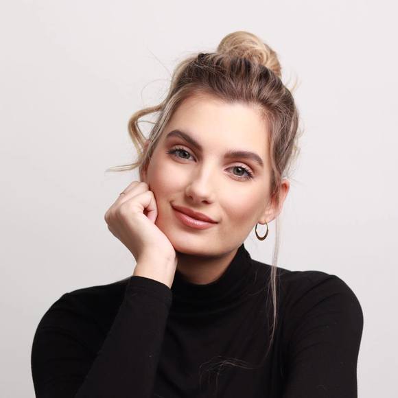 Profile Picture of Olivia Suchko (@osuchko) on Poshmark
