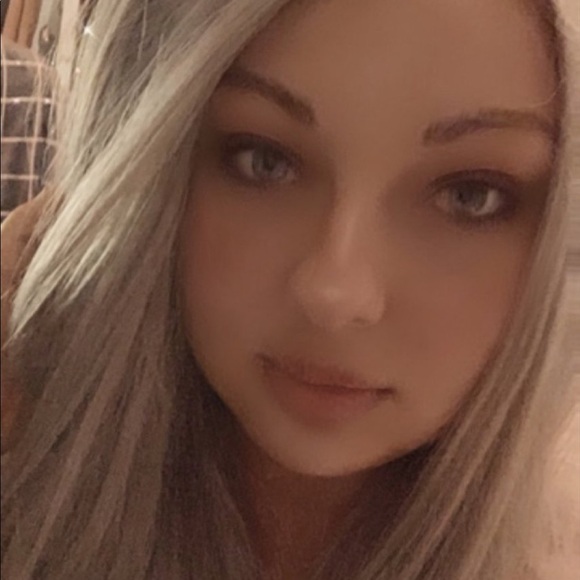 Profile Picture of Alyssa Coveyou (@alyssacoveyou07) on Poshmark