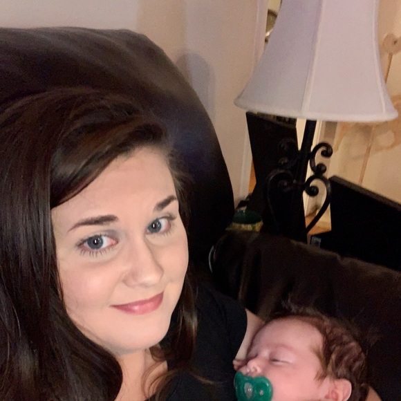 Profile Picture of Ashley Pasquill (@pasquillash) on Poshmark