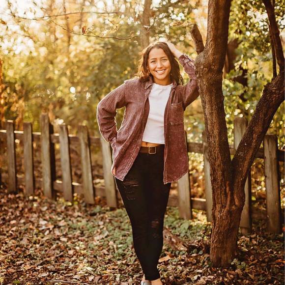 Profile Picture of Dylan Whitfield (@dylanwhitfield) on Poshmark