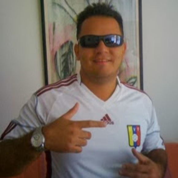 Profile Picture of Donato Arguinzones (@donatoa) on Poshmark