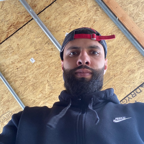 Profile Picture of Ali Hinnawi (@alihinnawi) on Poshmark