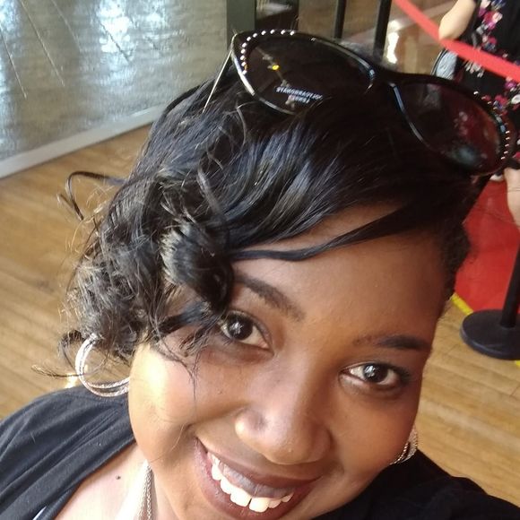 Profile Picture of Claudia Valentine (@claudiadolphin) on Poshmark