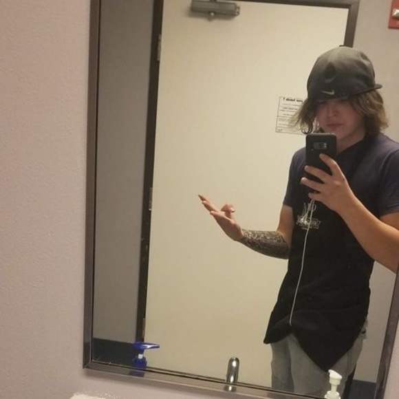 Aaron Flynt - Poshmark Profile Picture of Aaron Flynt (@aaronflynt2) on Poshmark