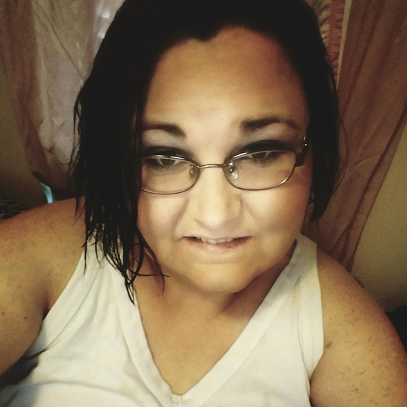 Profile Picture of Robin Beheeler (@robinbeheeler) on Poshmark