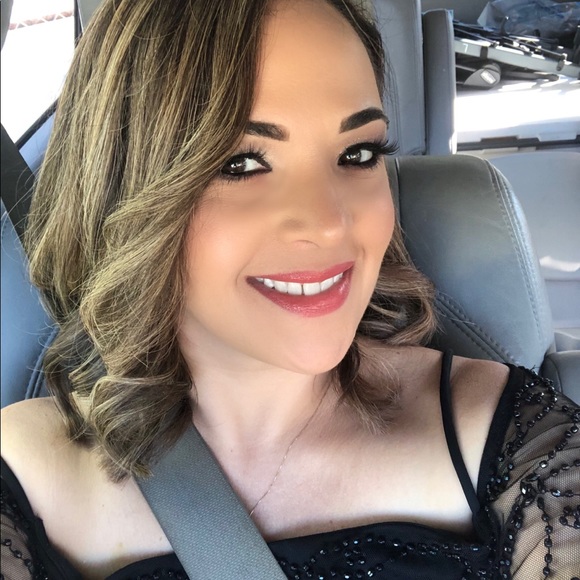 Profile Picture of Blanca Hiracheta (@b_hiracheta) on Poshmark