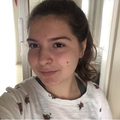 Profile Picture of Maria Eduarda Scheller Rocha (@SchellerRocha) on Twitter