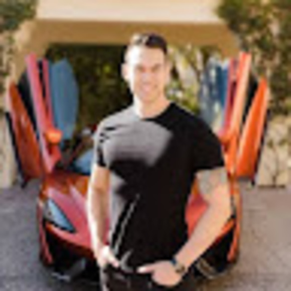 Profile Picture of Ryan Hildreth (@ryanhildreth) on Poshmark