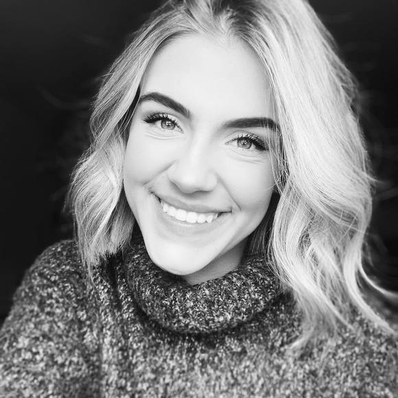 Profile Picture of Luccia Buccilli (@lucciabittner13) on Poshmark