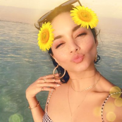 Profile Picture of Vanessa Hudgens (@VanessaHudgens) on Twitter