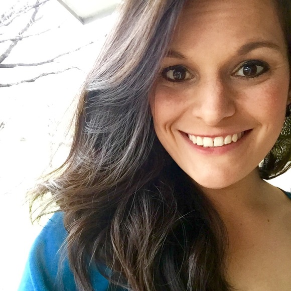 Profile Picture of Erika Arneson (@arneson1207) on Poshmark