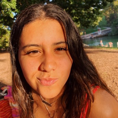 Profile Picture of Juliana Vega (@julianavega03) on Twitter