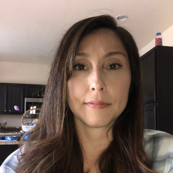 Profile Picture of Janet Christie (@cupcakeaddict04) on Poshmark