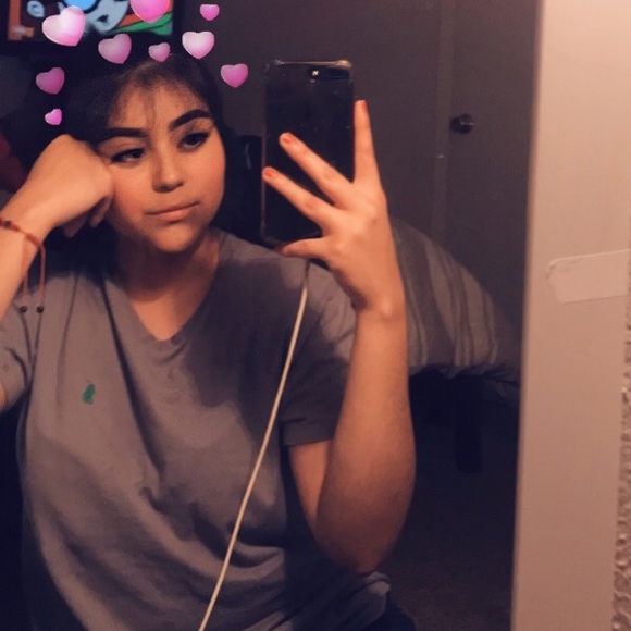 Profile Picture of Yarete Pinales (@yarete) on Poshmark