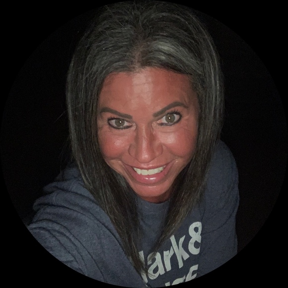 Profile Picture of Kelley Smartt (@kelley_tracy) on Poshmark