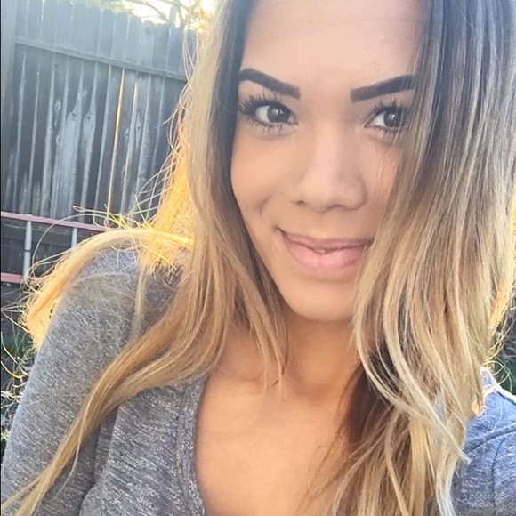 Profile Picture of Maddie Chavoya (@maddschav) on Poshmark