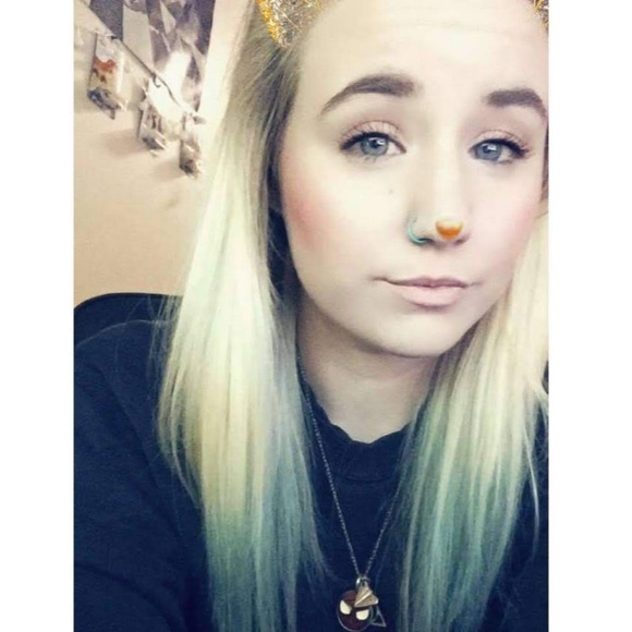 Miranda Crosen - Poshmark Profile Picture of Miranda Crosen (@mirandacrosen) on Poshmark