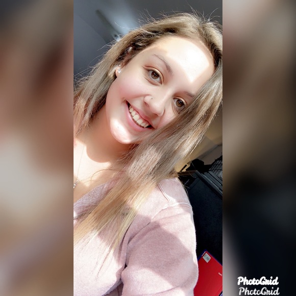 Profile Picture of Michaela Martin (@michaelasipp) on Poshmark