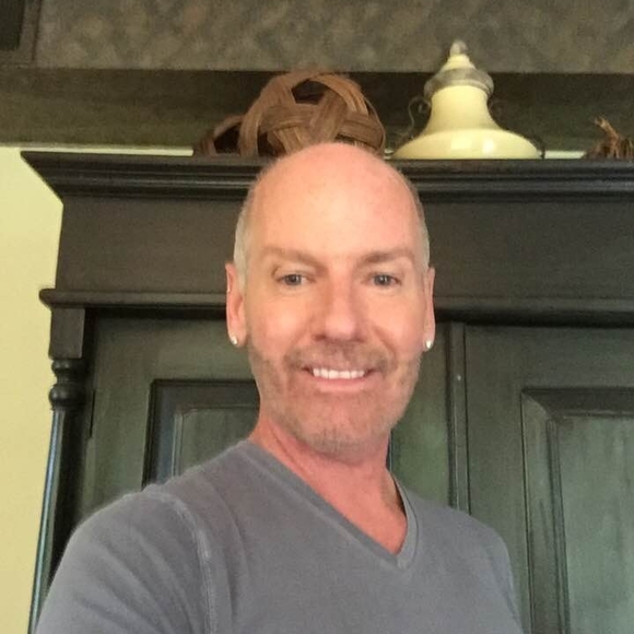 Profile Picture of Neil Combs (@neilcombs32562) on Poshmark