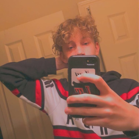 Profile Picture of Travis Harrell (@travis_harrell) on Poshmark