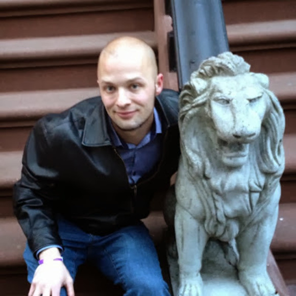 Profile Picture of Eddie James (@eddiejames300) on Poshmark