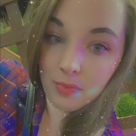 Profile Picture of Haleigh Cromack (@halecc05) on Poshmark