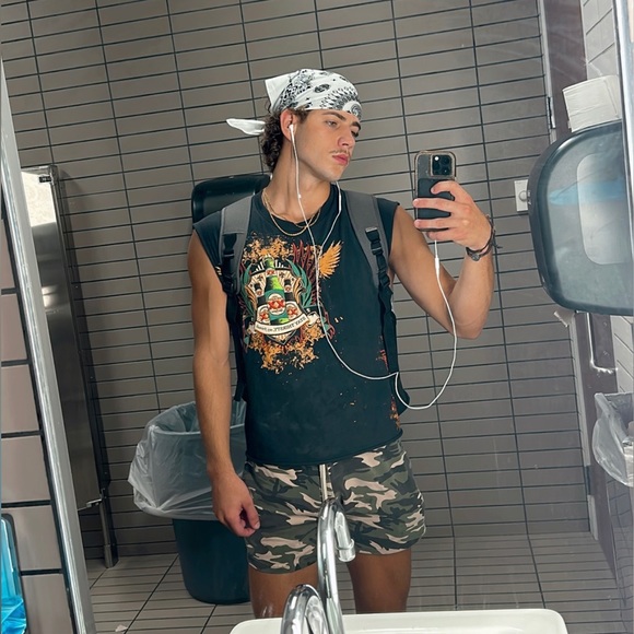 Profile Picture of Jett C (@jettconn) on Poshmark