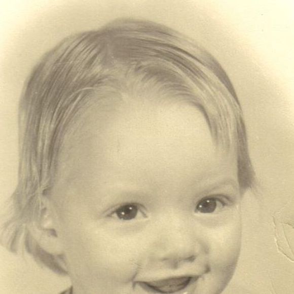 Profile Picture of Susan Boxwell (@sueboxwell) on Poshmark