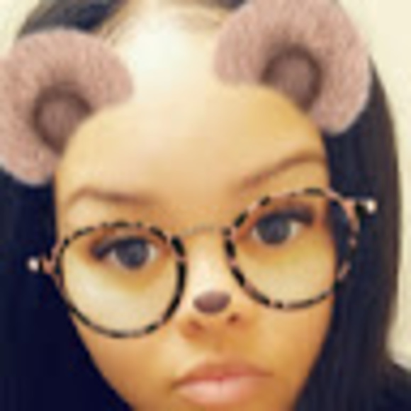 Profile Picture of Nicole Releford (@cocorenee411) on Poshmark