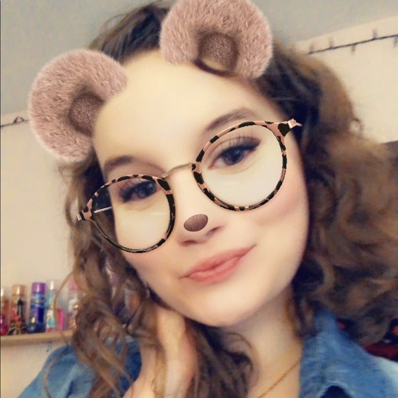 Naomi Hibma - Poshmark Profile Picture of Naomi Hibma (@naomihalla17) on Poshmark