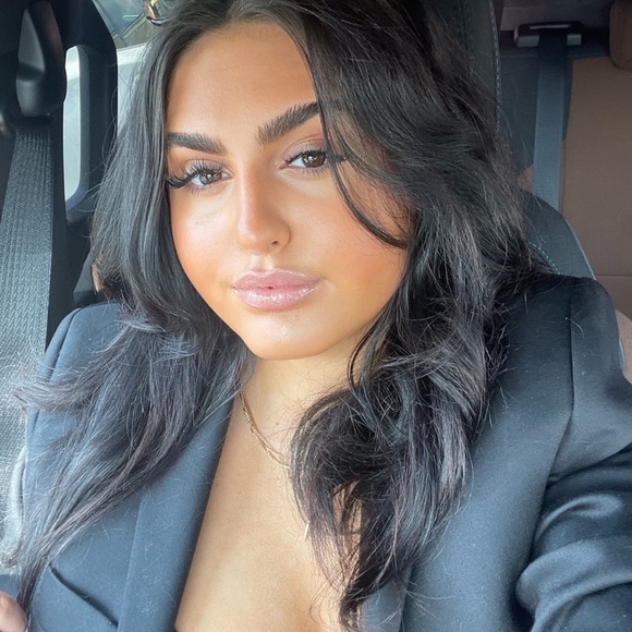 Profile Picture of Brittney Faulisi (@brittneyfaulisi) on Poshmark