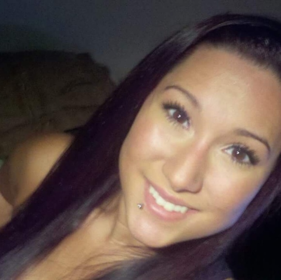 Lacey Pekarcik - Poshmark Profile Picture of Lacey Pekarcik (@lnarnold016) on Poshmark