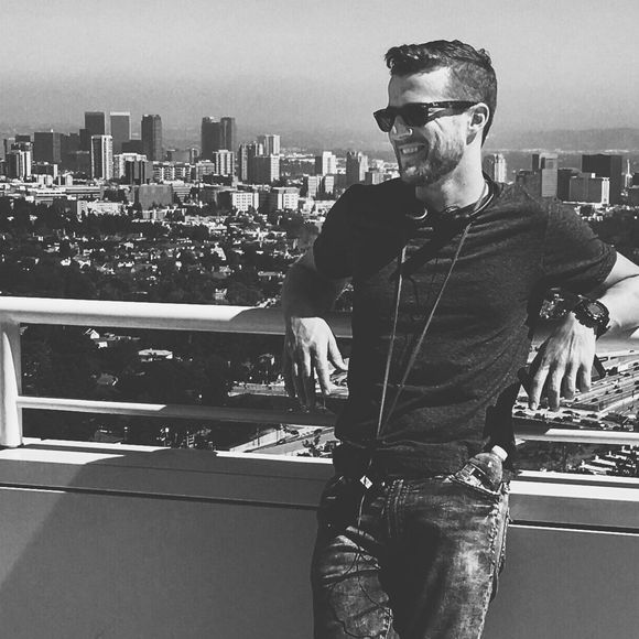 Brian Vandergast - Poshmark Profile Picture of Brian Vandergast (@bvandergast) on Poshmark