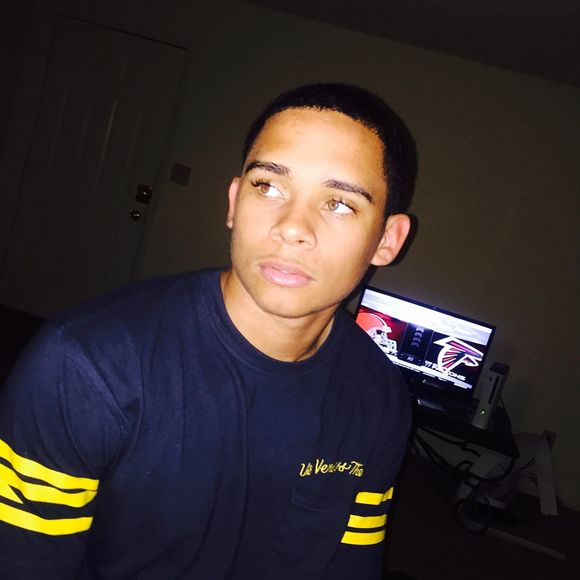 Profile Picture of Aaron Carter (@carteraaron10) on Poshmark