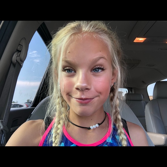 Profile Picture of Sydney Schaney (@sydthekid24) on Poshmark