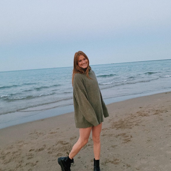 Carlee Lemirande - Poshmark Profile Picture of Carlee Lemirande (@c_lemirande) on Poshmark