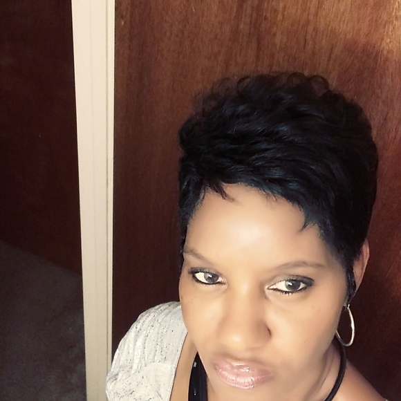 Profile Picture of Delores Legall (@loislegall) on Poshmark