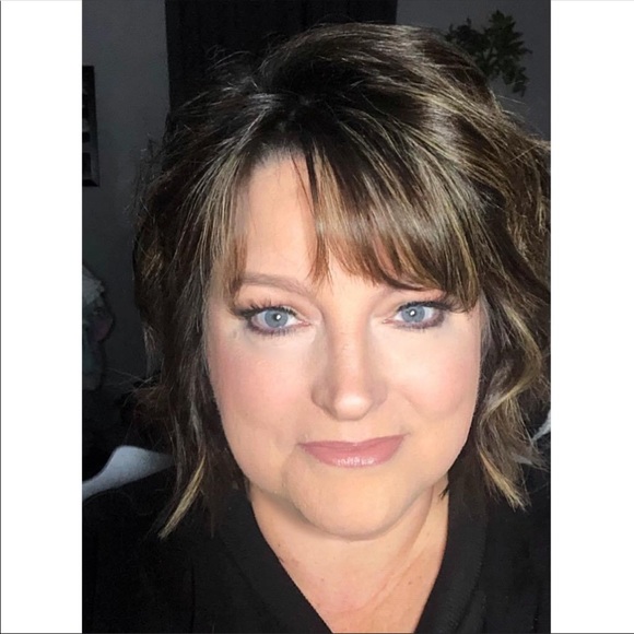 Profile Picture of Jenny Minnick (@jennyminnick) on Poshmark