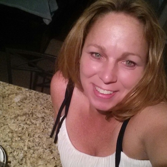 Profile Picture of Tracy Calhoun (@gagilf07) on Poshmark