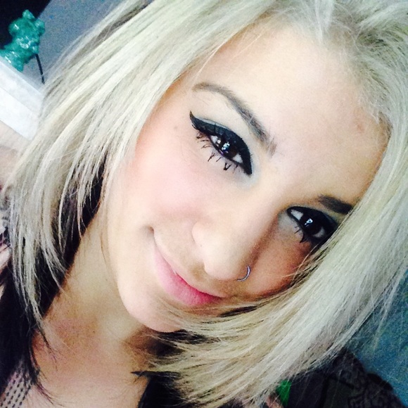 Profile Picture of Alexandria Brigham (@abrigham1994) on Poshmark